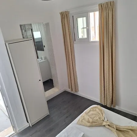 Pearl Hostel *