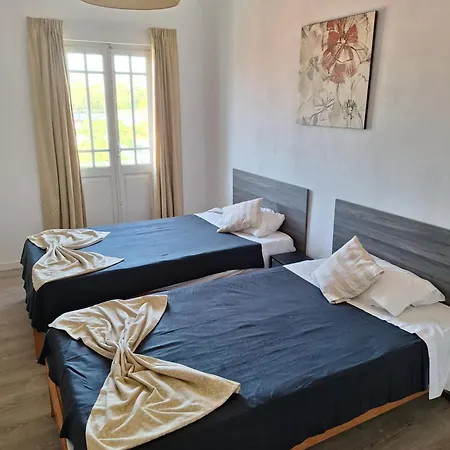 Pearl Hostel *