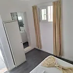 Pearl Hostel *